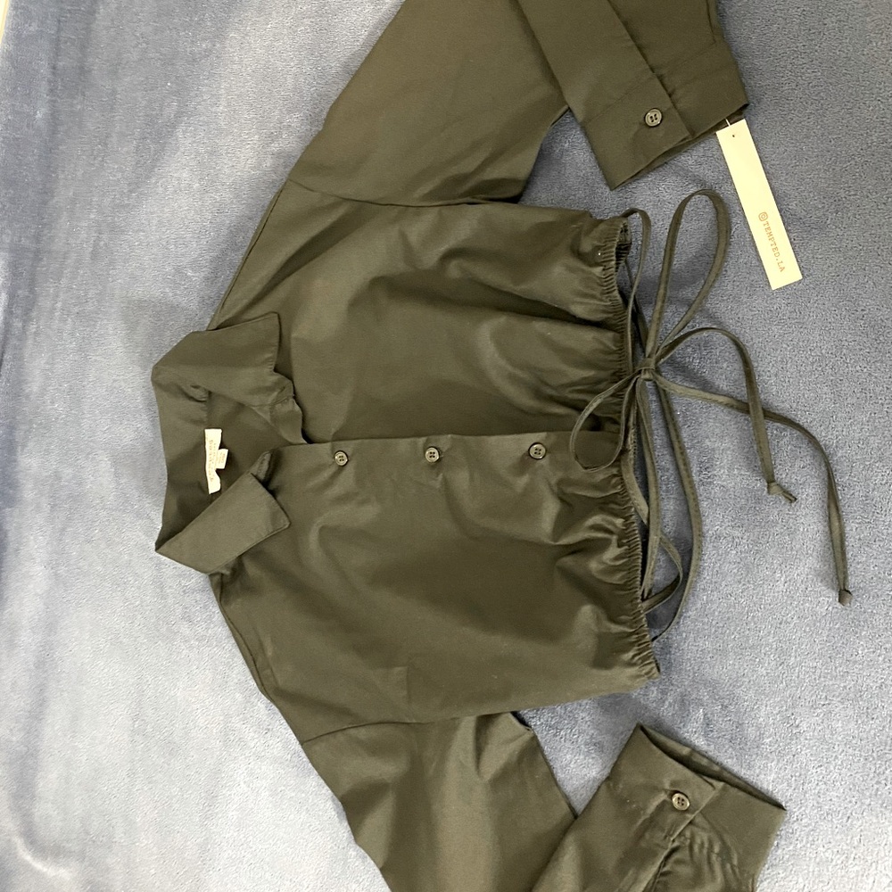 black t-shirt size medium